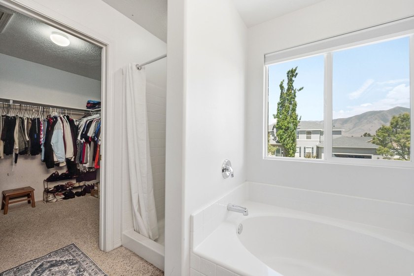 Welcome to this beautiful 3-bedroom, 2.5-bath home tucked away - photo 20