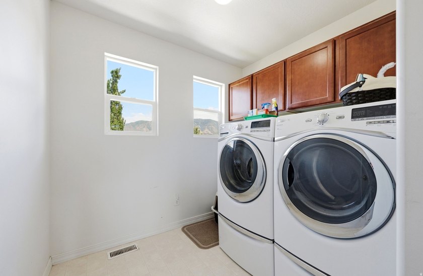 Welcome to this beautiful 3-bedroom, 2.5-bath home tucked away - photo 22