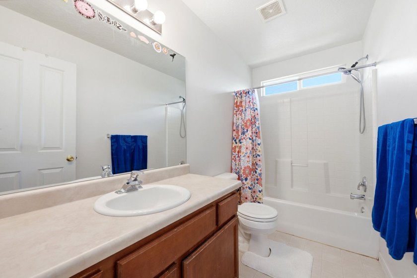 Welcome to this beautiful 3-bedroom, 2.5-bath home tucked away - photo 26