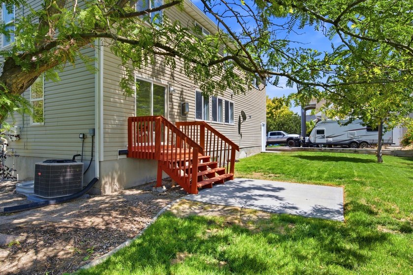 Welcome to this beautiful 3-bedroom, 2.5-bath home tucked away - photo 31