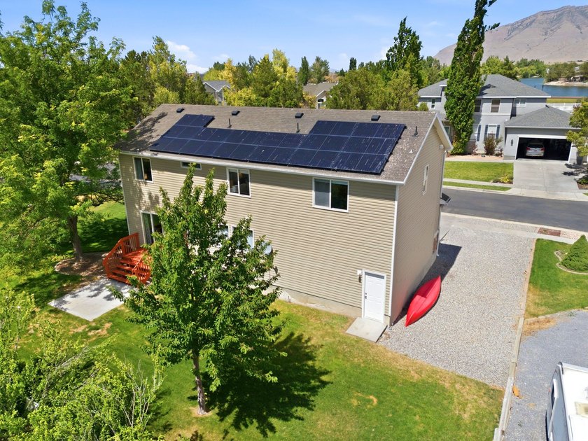 Welcome to this beautiful 3-bedroom, 2.5-bath home tucked away - photo 39