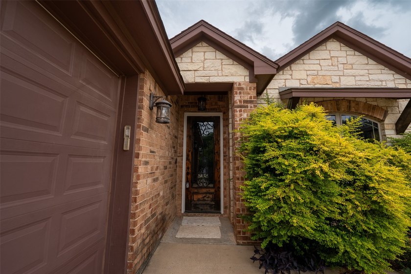 Welcome home to this charming retreat tucked into an established - photo 3