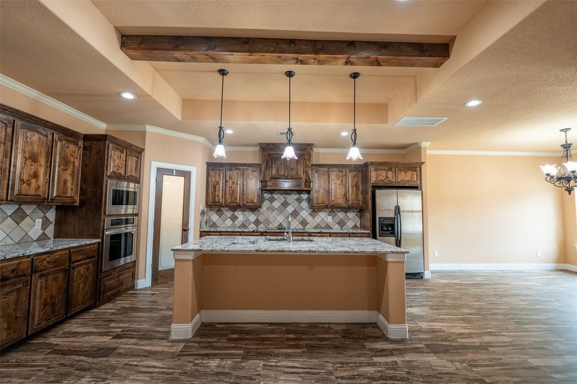 Welcome home to this charming retreat tucked into an established - photo 4