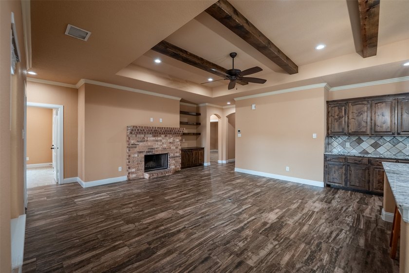 Welcome home to this charming retreat tucked into an established - photo 8