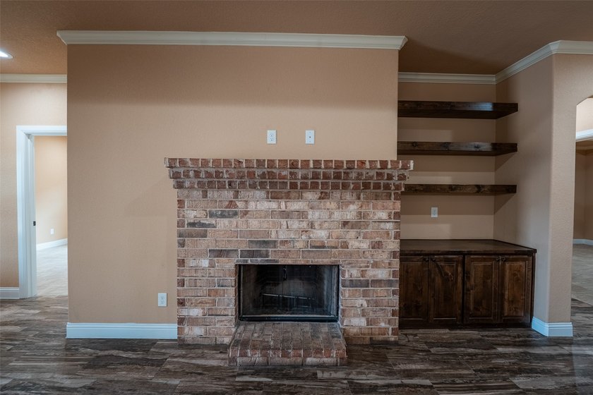 Welcome home to this charming retreat tucked into an established - photo 9
