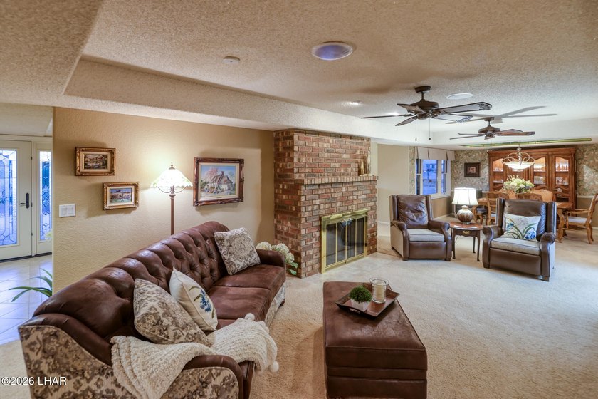 ONE OWNER CUSTOM HOME!!!! Absolutely mint condition and upgraded - photo 12