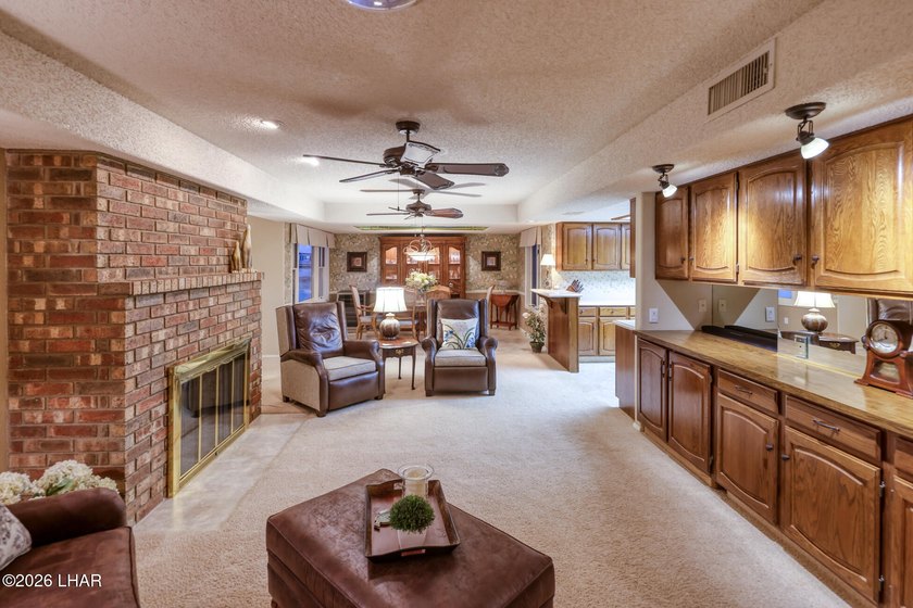 ONE OWNER CUSTOM HOME!!!! Absolutely mint condition and upgraded - photo 13