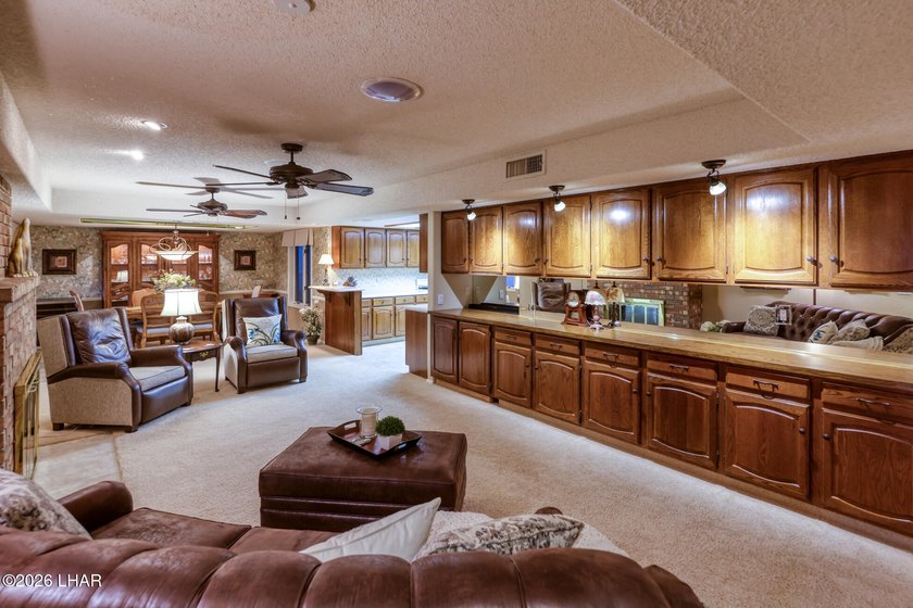 ONE OWNER CUSTOM HOME!!!! Absolutely mint condition and upgraded - photo 14