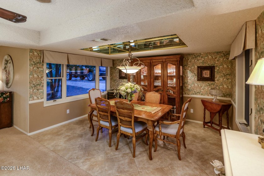 ONE OWNER CUSTOM HOME!!!! Absolutely mint condition and upgraded - photo 15