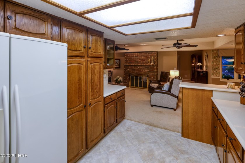 ONE OWNER CUSTOM HOME!!!! Absolutely mint condition and upgraded - photo 18