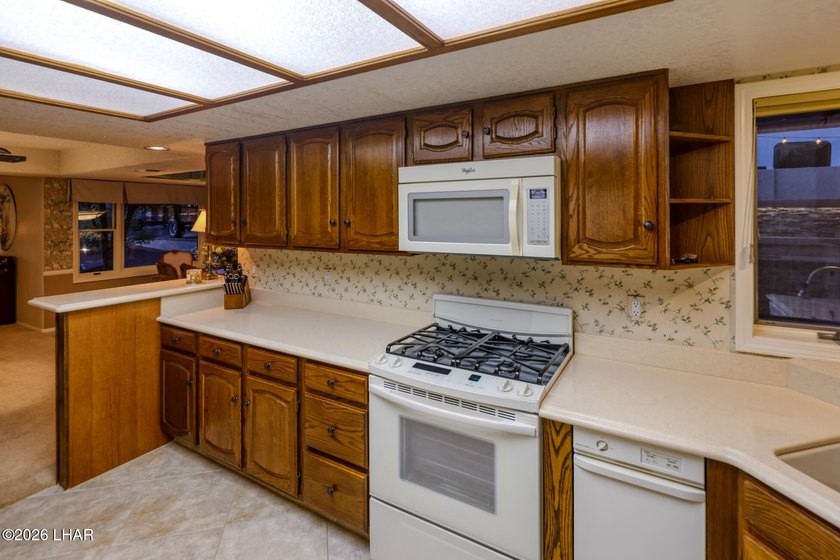 ONE OWNER CUSTOM HOME!!!! Absolutely mint condition and upgraded - photo 19