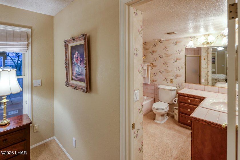 ONE OWNER CUSTOM HOME!!!! Absolutely mint condition and upgraded - photo 23