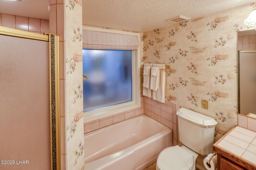 ONE OWNER CUSTOM HOME!!!! Absolutely mint condition and upgraded - photo 25