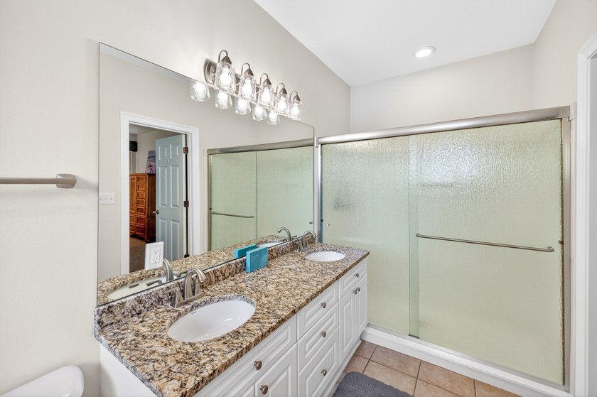 Beautifully updated and offered fully furnished, this spacious - photo 31