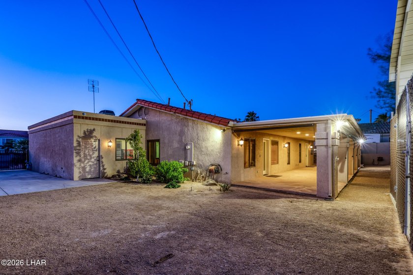 ONE OWNER CUSTOM HOME!!!! Absolutely mint condition and upgraded - photo 33
