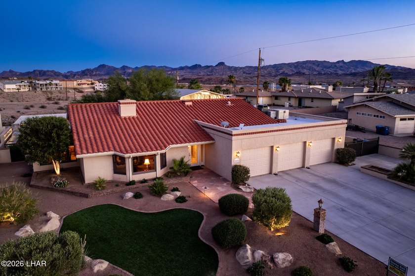 ONE OWNER CUSTOM HOME!!!! Absolutely mint condition and upgraded - photo 40
