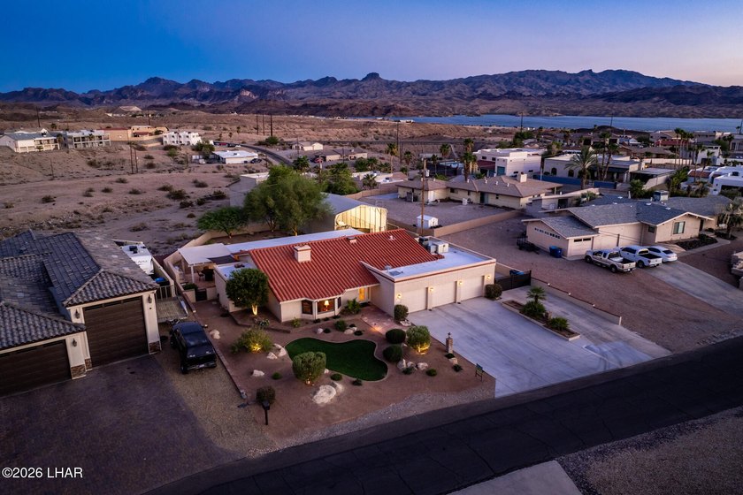 ONE OWNER CUSTOM HOME!!!! Absolutely mint condition and upgraded - photo 41