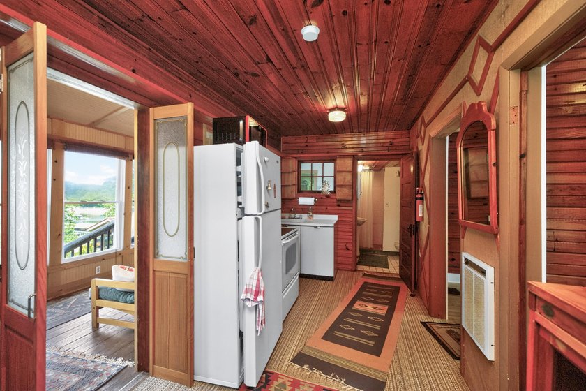 Charming cottage in the Herrington lake area with deeded - photo 10