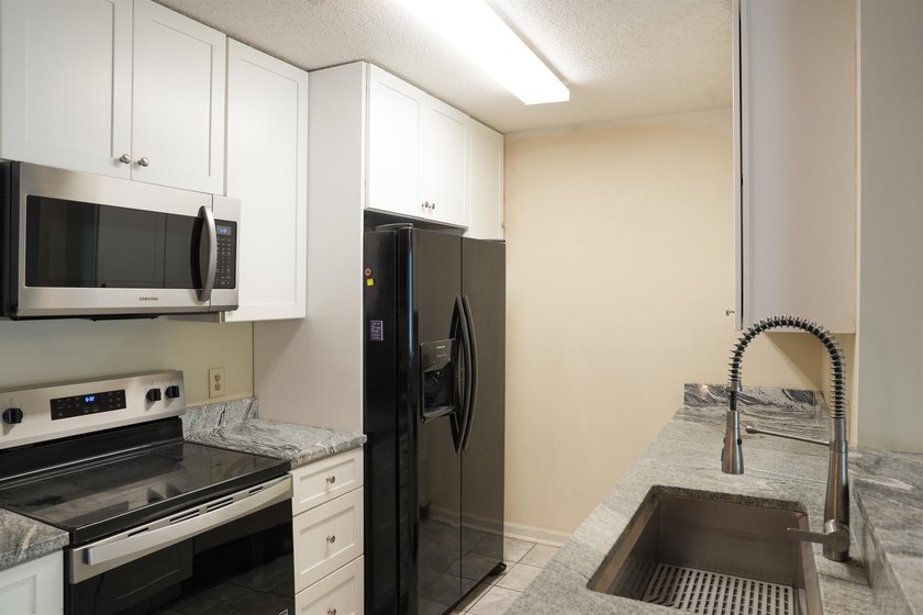 Located in Myrtle Beach, this 3-bedroom, 2 full bathroom condo - photo 7