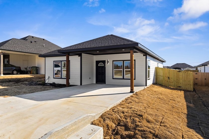 New home built in 2026 in the highly sought-after Mabank ISD - photo 3