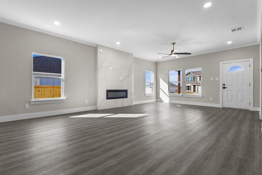 New home built in 2026 in the highly sought-after Mabank ISD - photo 4
