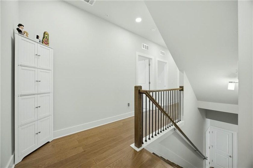 Beautifully upgraded townhome located in the desirable Westshore - photo 14