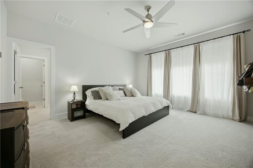 Beautifully upgraded townhome located in the desirable Westshore - photo 15