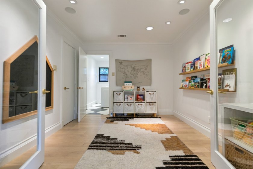 Nestled in the heart of highly sought-after Canyon Creek and - photo 15