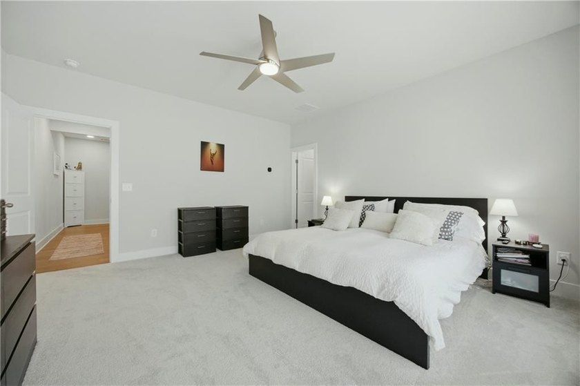 Beautifully upgraded townhome located in the desirable Westshore - photo 16