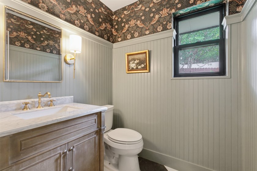 Nestled in the heart of highly sought-after Canyon Creek and - photo 16