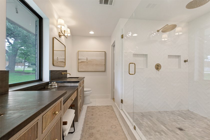 Nestled in the heart of highly sought-after Canyon Creek and - photo 18