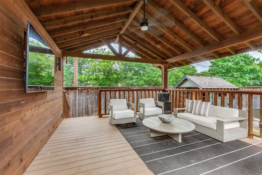 Nestled in the heart of highly sought-after Canyon Creek and - photo 24