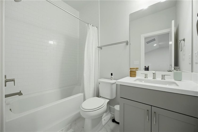 Beautifully upgraded townhome located in the desirable Westshore - photo 29