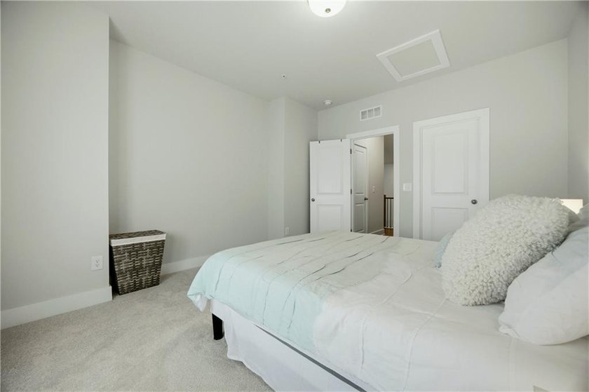 Beautifully upgraded townhome located in the desirable Westshore - photo 31