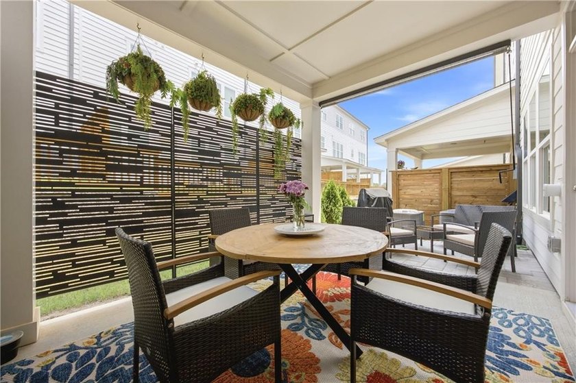 Beautifully upgraded townhome located in the desirable Westshore - photo 34