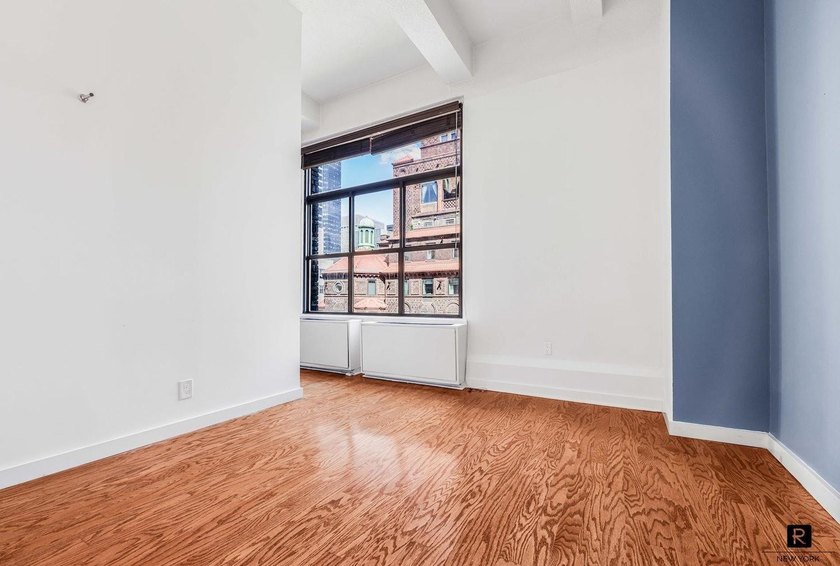 NEW TO MARKET! High above Madison Avenue in the heart of Murray - photo 4