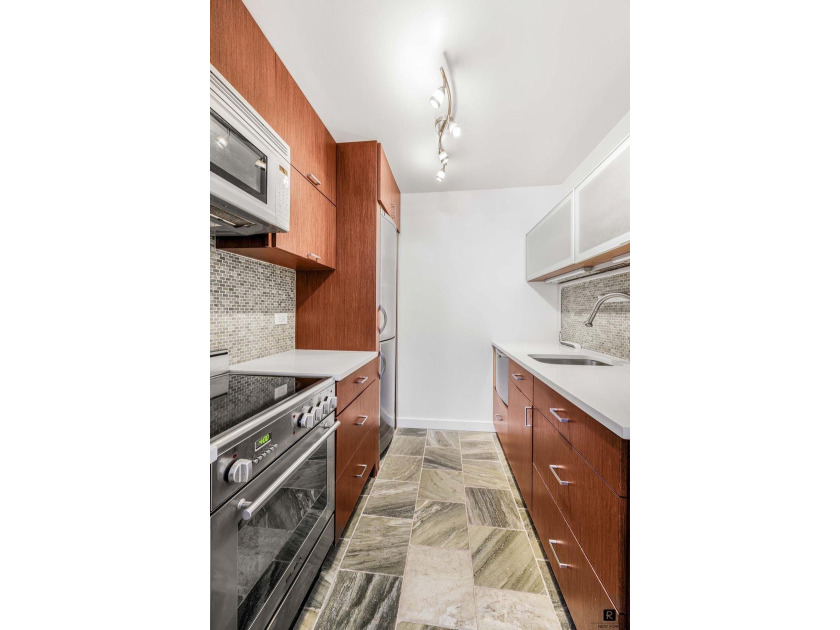 NEW TO MARKET! High above Madison Avenue in the heart of Murray - photo 7