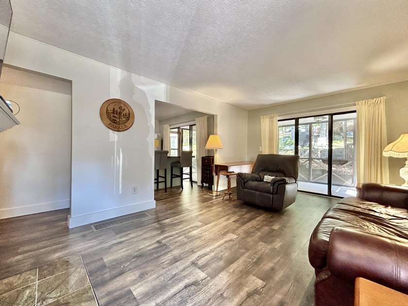 ESTATE SALE of this ground floor unit with or without - photo 9