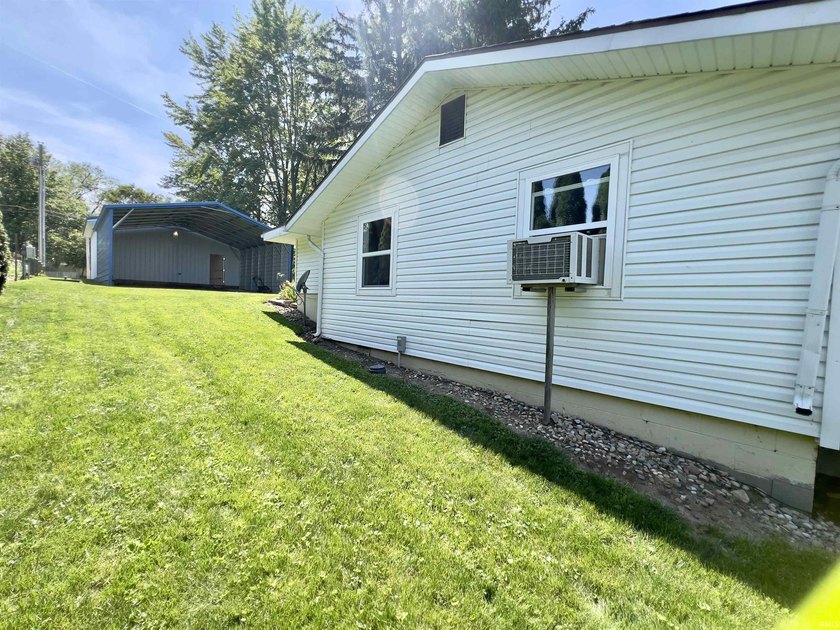 So much potential here with this affordable lakefront property - photo 27
