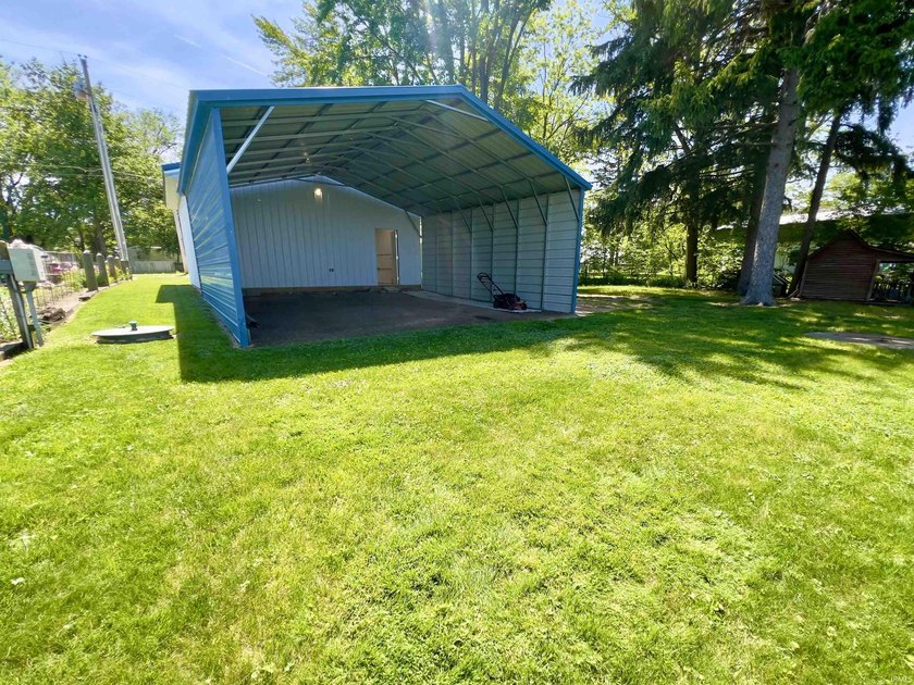 So much potential here with this affordable lakefront property - photo 31