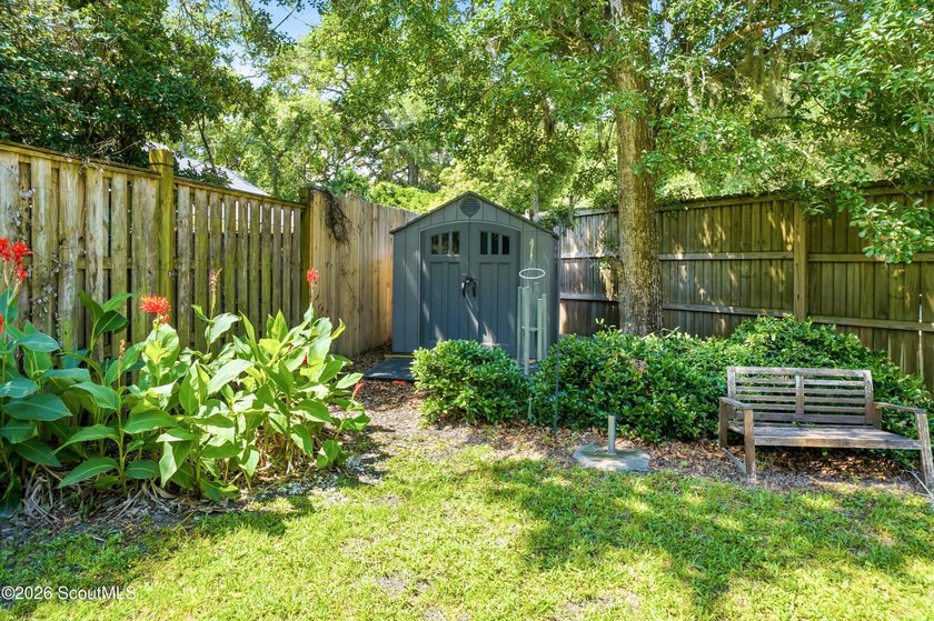Located on the south end of St. Simons Island, this all-brick - photo 34