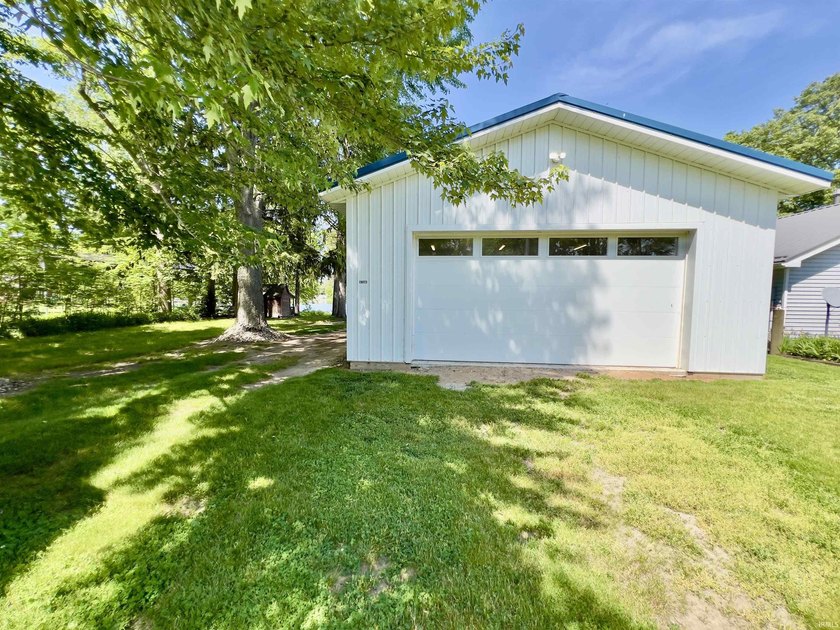 So much potential here with this affordable lakefront property - photo 34