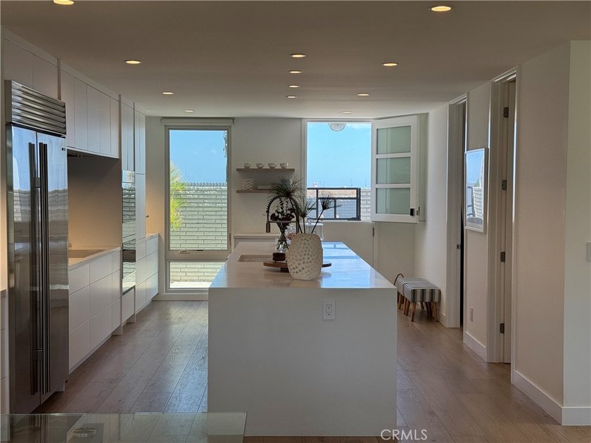 Modern luxury blends with Mid-Century in Weatherly Bay with a 25 - photo 17