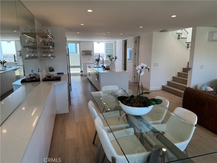 Modern luxury blends with Mid-Century in Weatherly Bay with a 25 - photo 21