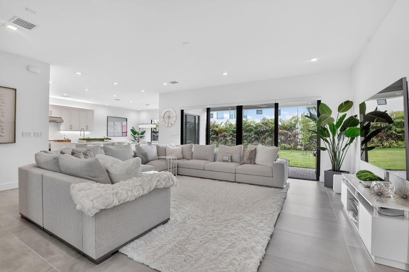 Brand New Home 5/5 upgraded in Lotus Edge. Don't wait to build - photo 6