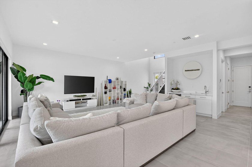 Brand New Home 5/5 upgraded in Lotus Edge. Don't wait to build - photo 7