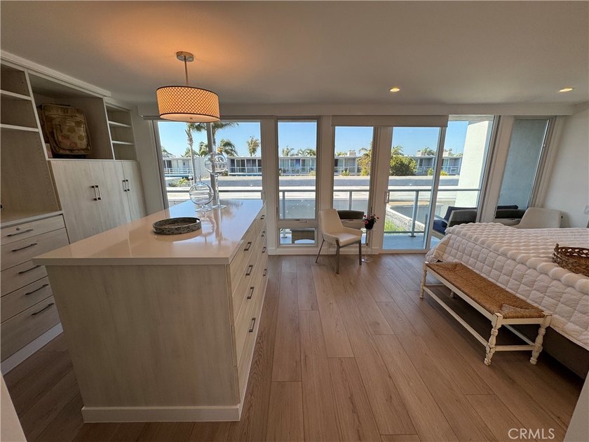 Modern luxury blends with Mid-Century in Weatherly Bay with a 25 - photo 32
