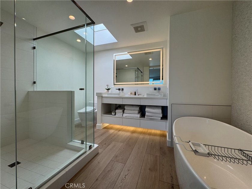 Modern luxury blends with Mid-Century in Weatherly Bay with a 25 - photo 36