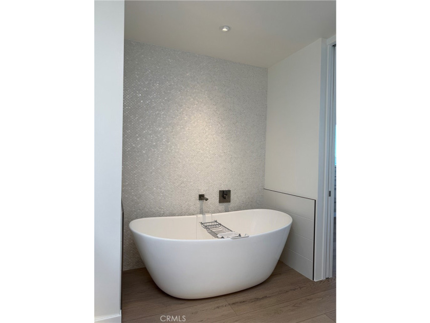 Modern luxury blends with Mid-Century in Weatherly Bay with a 25 - photo 39