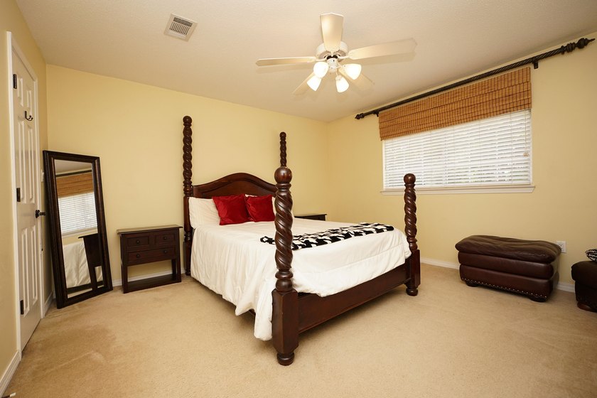 Lovely four-bedroom home situated on a spacious lot in the - photo 42